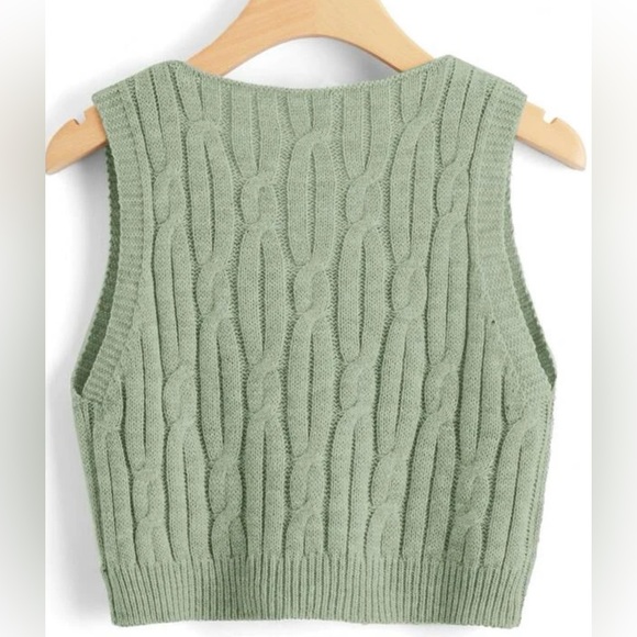 sage green cropped vest 🌱 - Picture 3 of 3